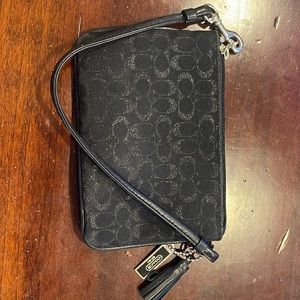 Coach wristlet black